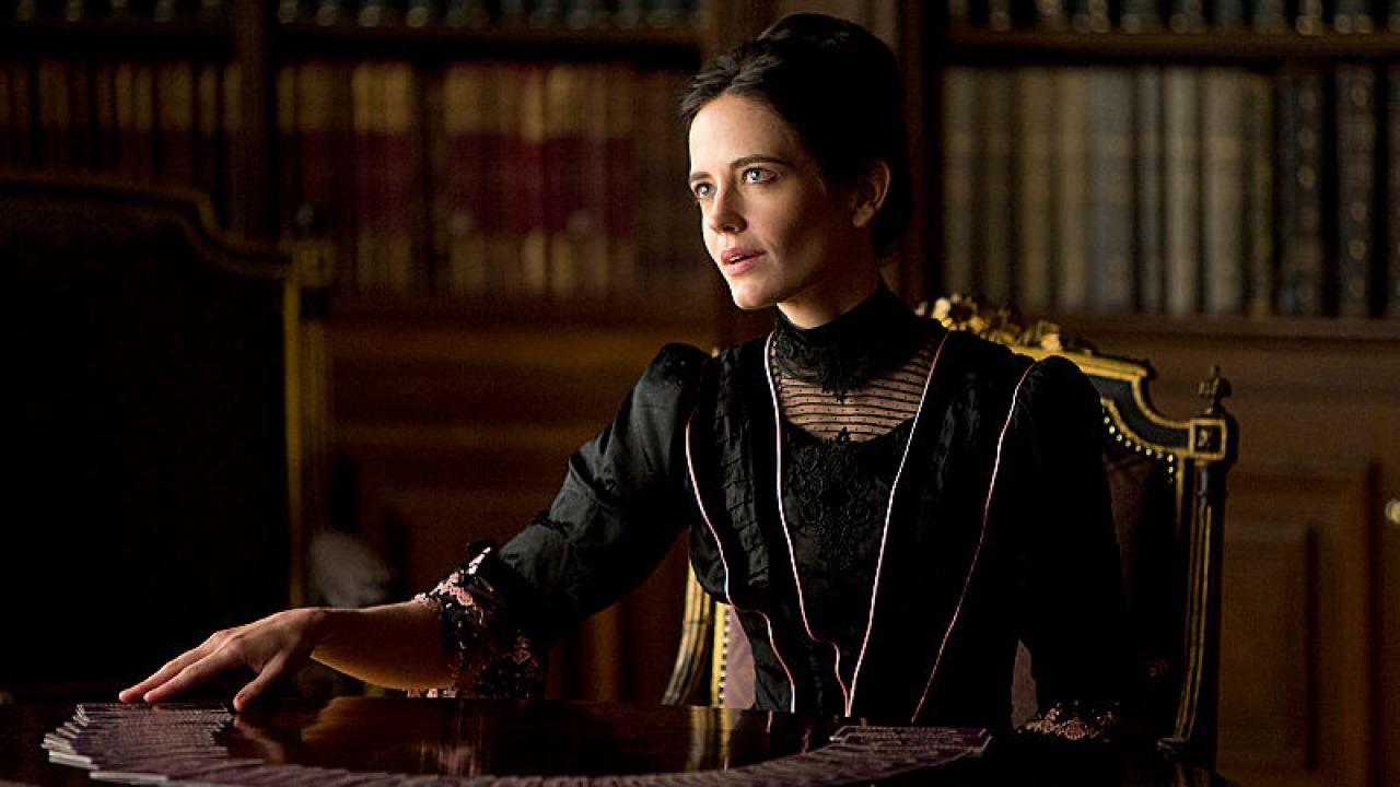 John Logan, creador de "Penny Dreadful", dirigirá una película para Blumhouse