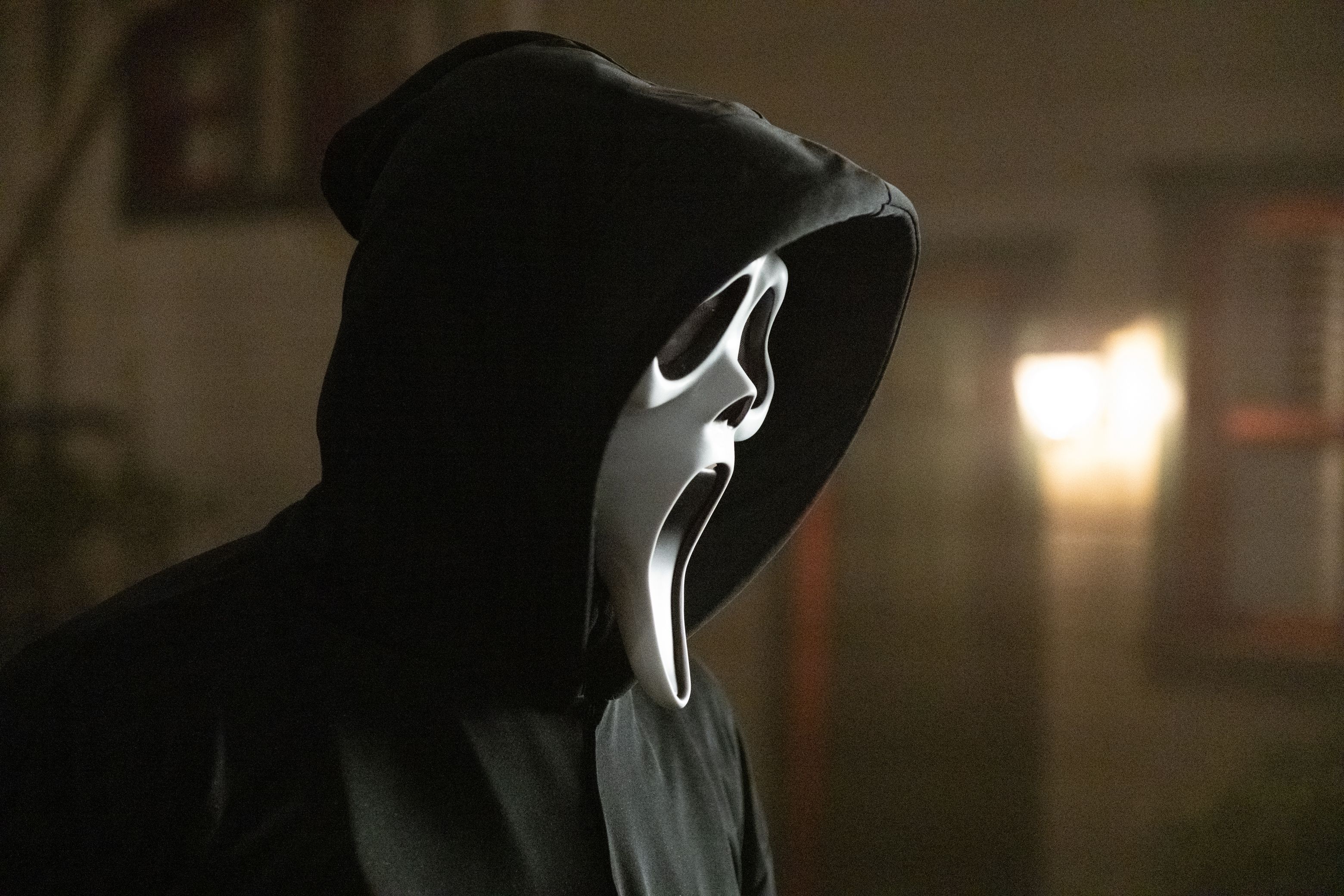 Ghostface te felicita el nuevo año en este spot de "Scream"