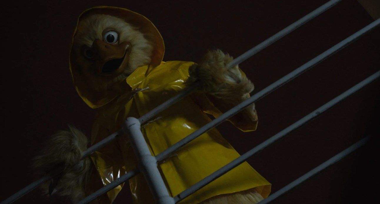 Primeras imágenes de "Wrecked", el slasher de la BBC con psicópata disfrazado de pato