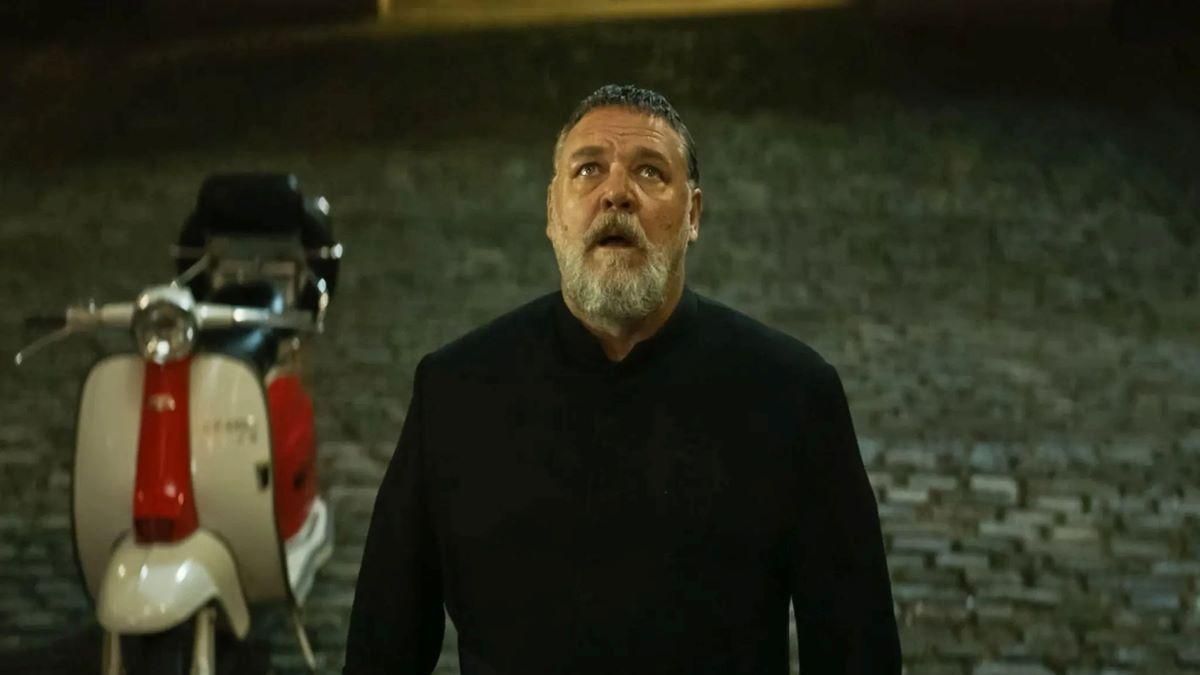 Russell Crowe volverá a usar su Vespa en "El Exorcista del Papa 2"