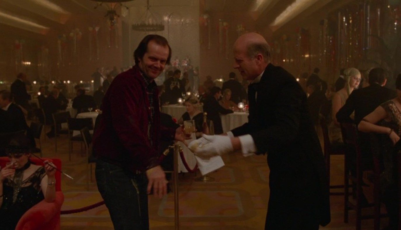 El Resplandor: ¿Y si el espectador es un fantasma más en la película de  Stanley Kubrick? - Aullidos.com